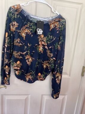 NWT. CHASER OVERSIZED SMALL top